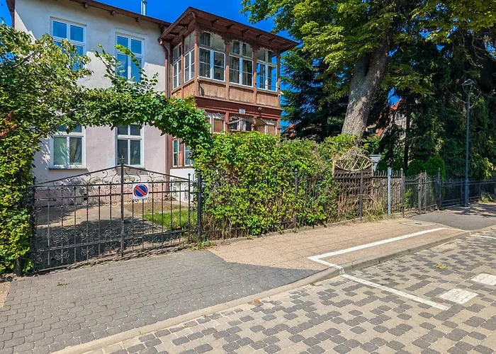 Helska Functional s Near The Beach With Parking By Noclegi Renters